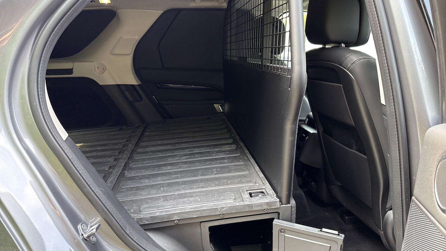 Used Land Rover Discovery 2024 for sale - 76460238: Photo 4