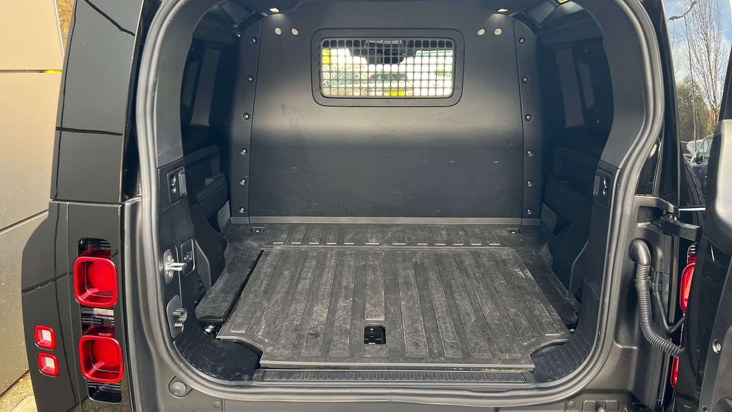 Used Land Rover Defender 90 2023 for sale - 76459953: Photo 10