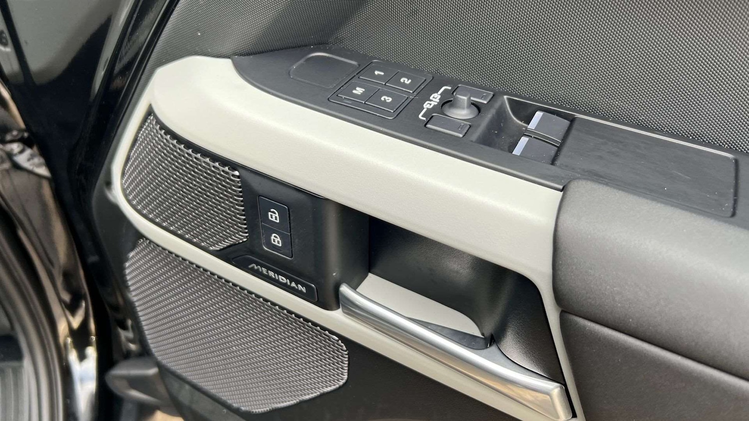 Used Land Rover Defender 90 2023 for sale - 76459953: Photo 31