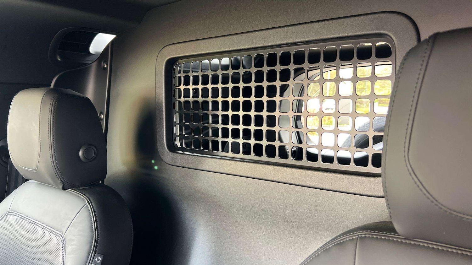 Used Land Rover Defender 90 2023 for sale - 76459953: Photo 4