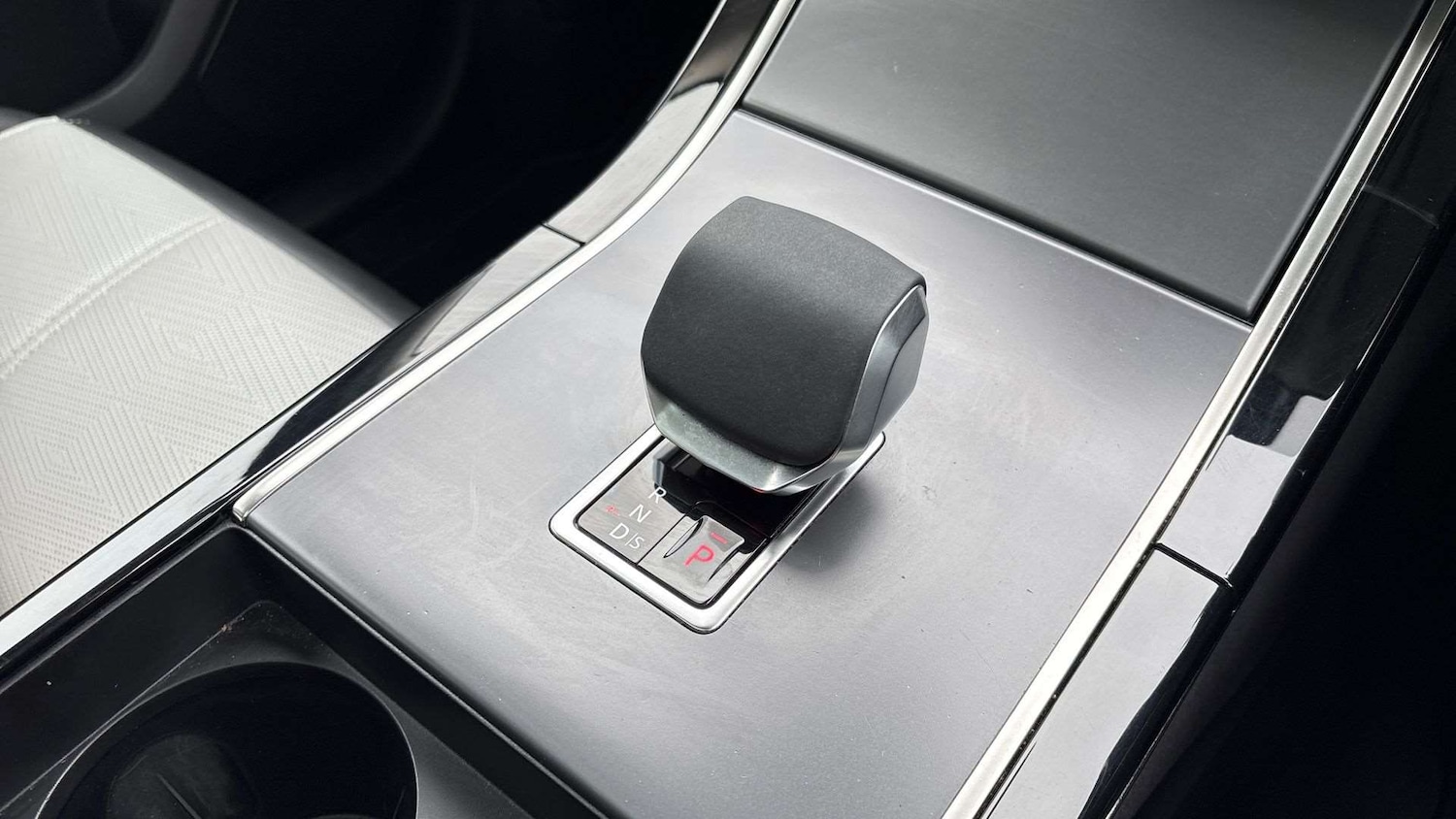 Used Land Rover Range Rover Velar 2024 for sale - 77661205: Photo 13