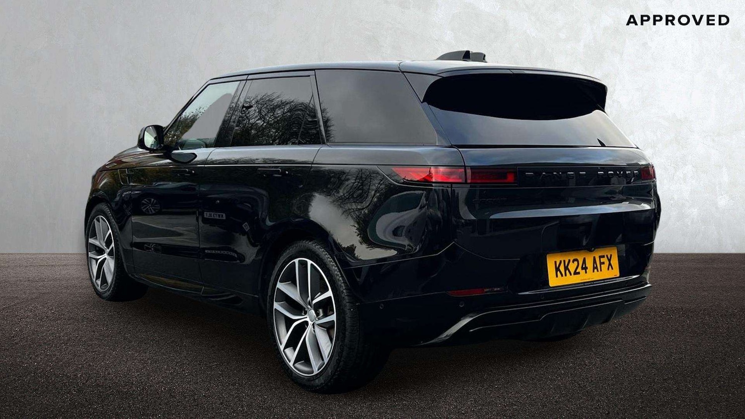 Used Land Rover Range Rover Sport 2024 for sale - 76576018: Photo 2