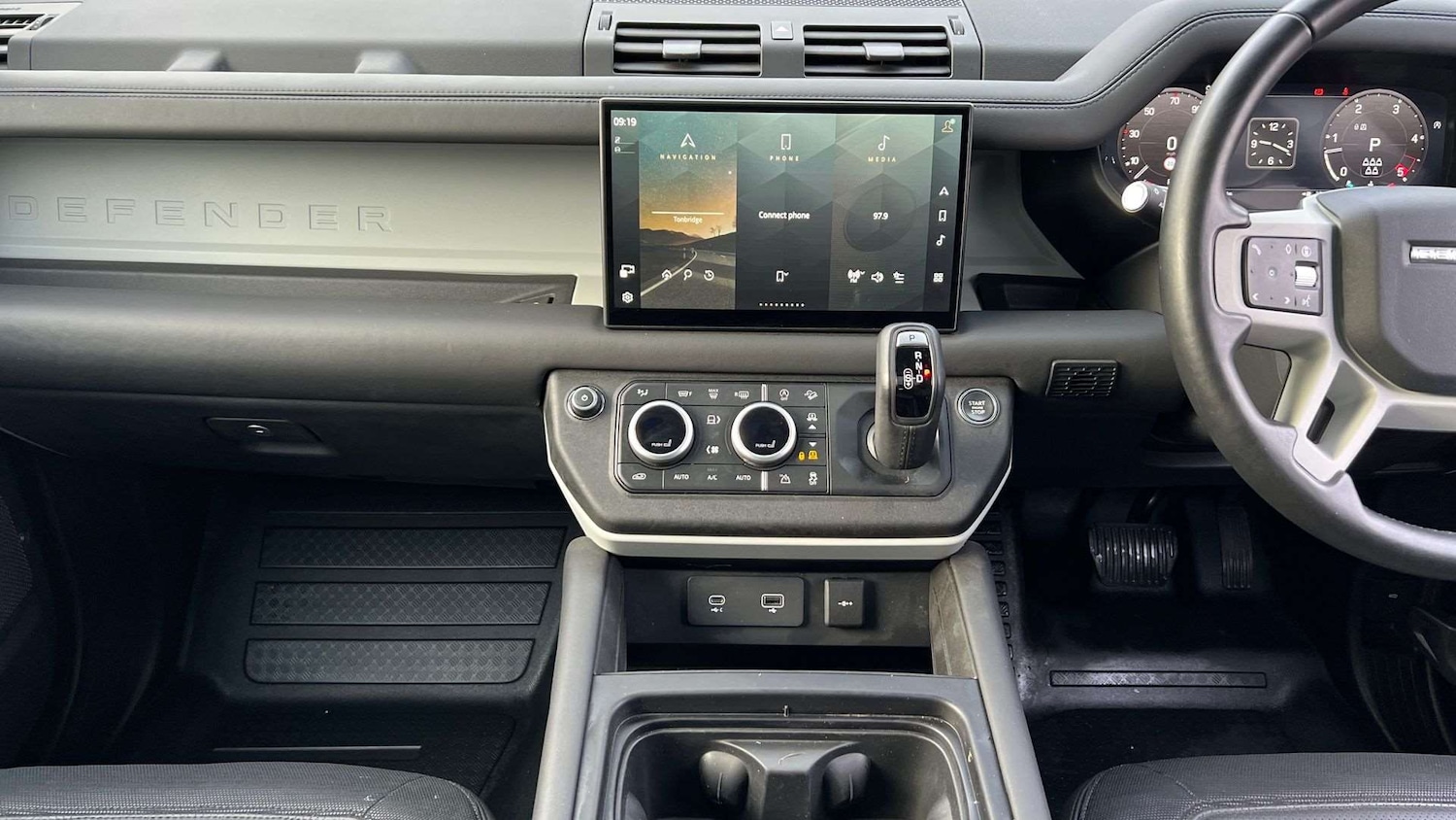 Used Land Rover Defender 2024 for sale - 76587622: Photo 14