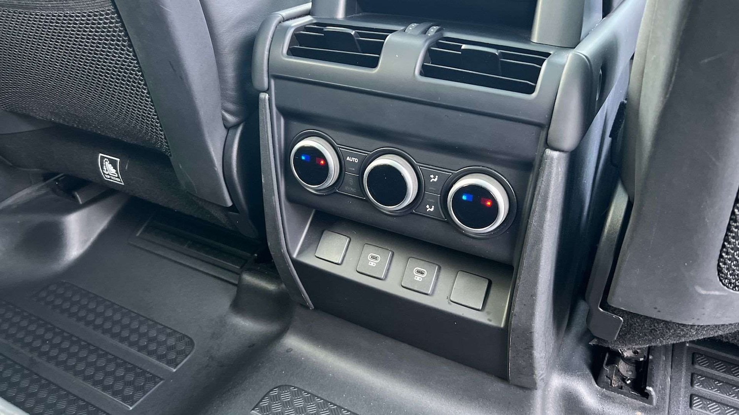 Used Land Rover Defender 2024 for sale - 76587622: Photo 18