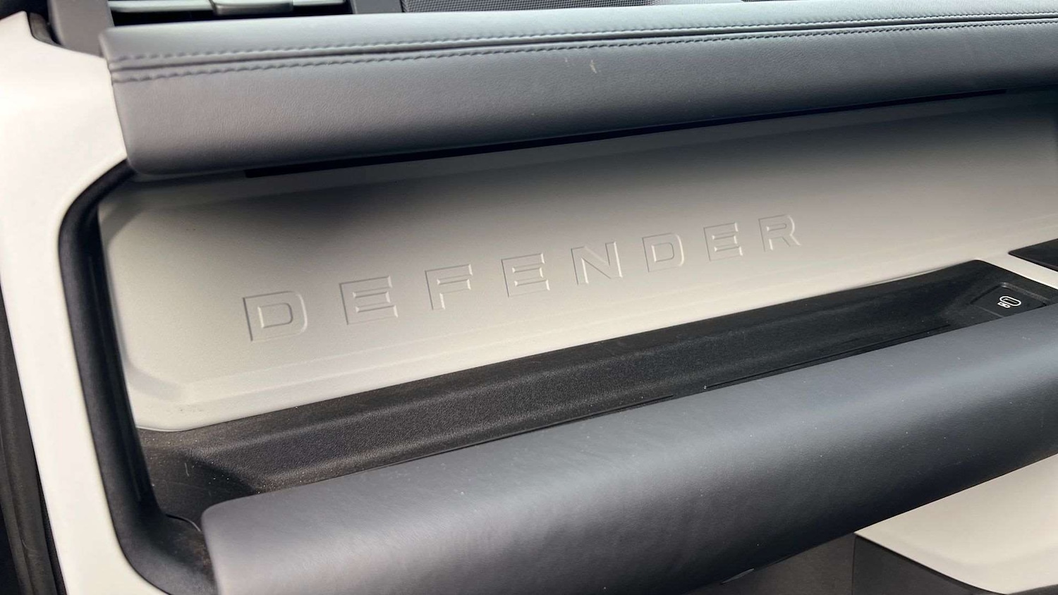 Used Land Rover Defender 2024 for sale - 76587622: Photo 34