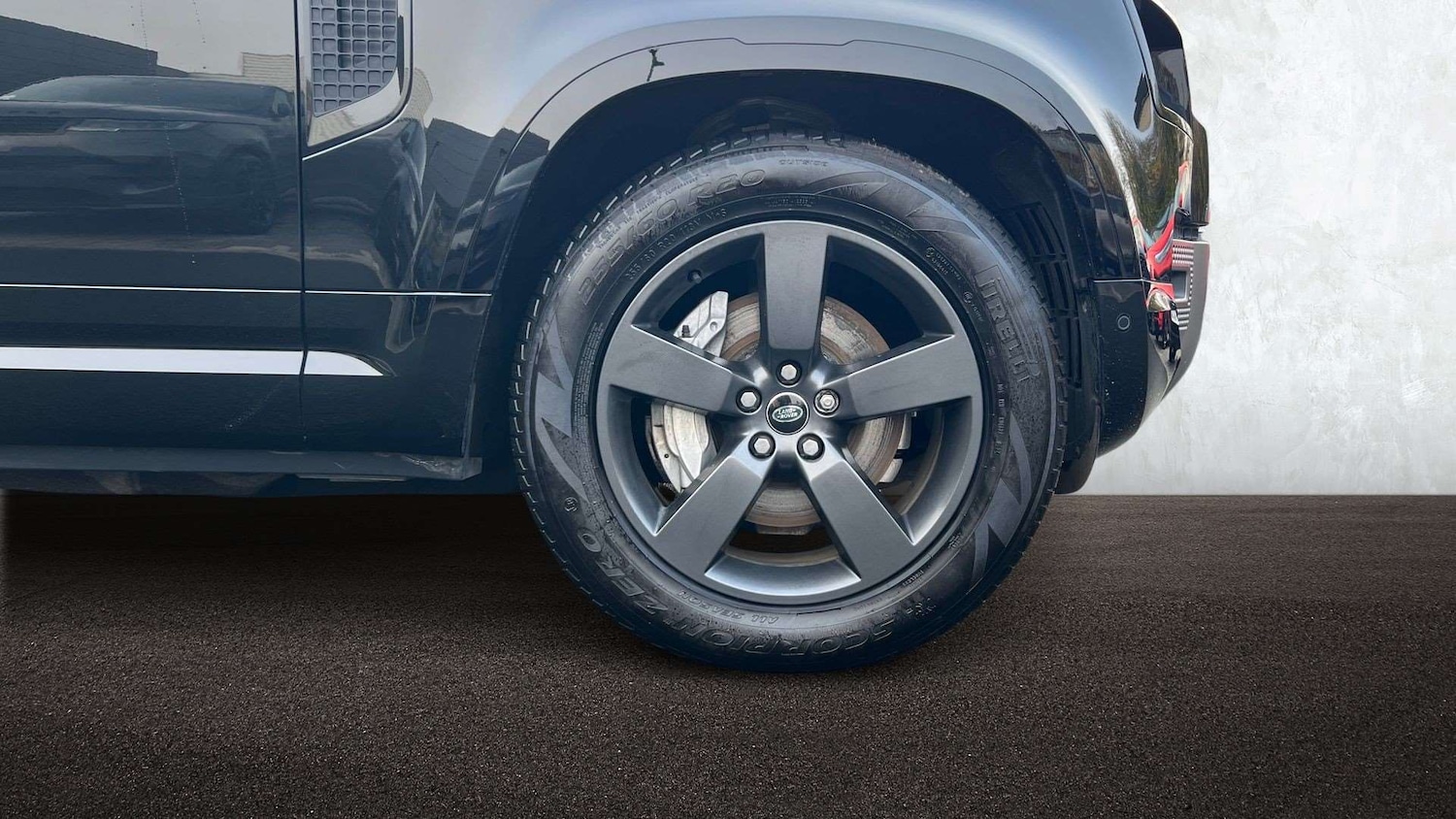 Used Land Rover Defender 2024 for sale - 76587622: Photo 8