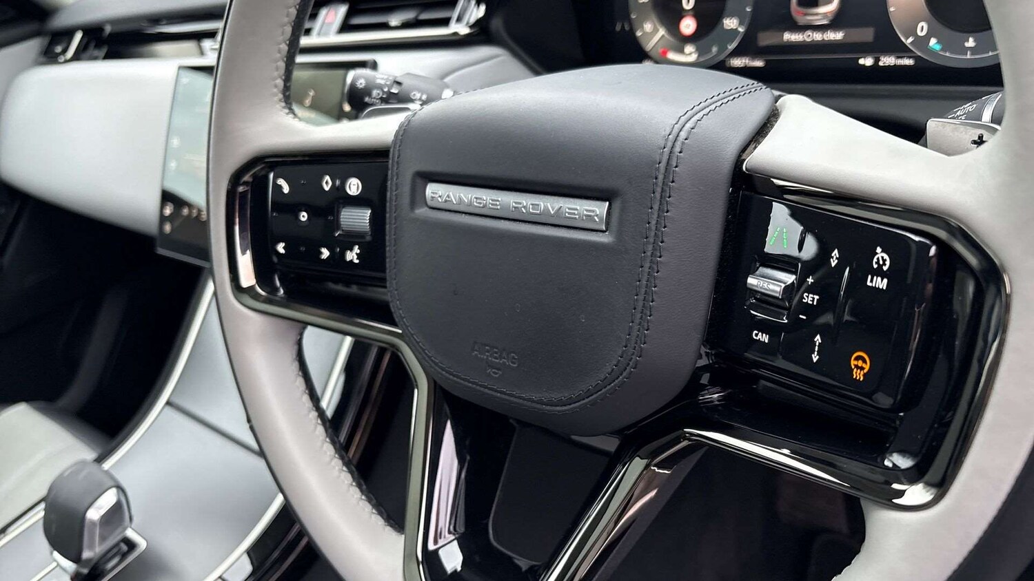 Used Land Rover Range Rover Velar 2024 for sale - 77500439: Photo 32