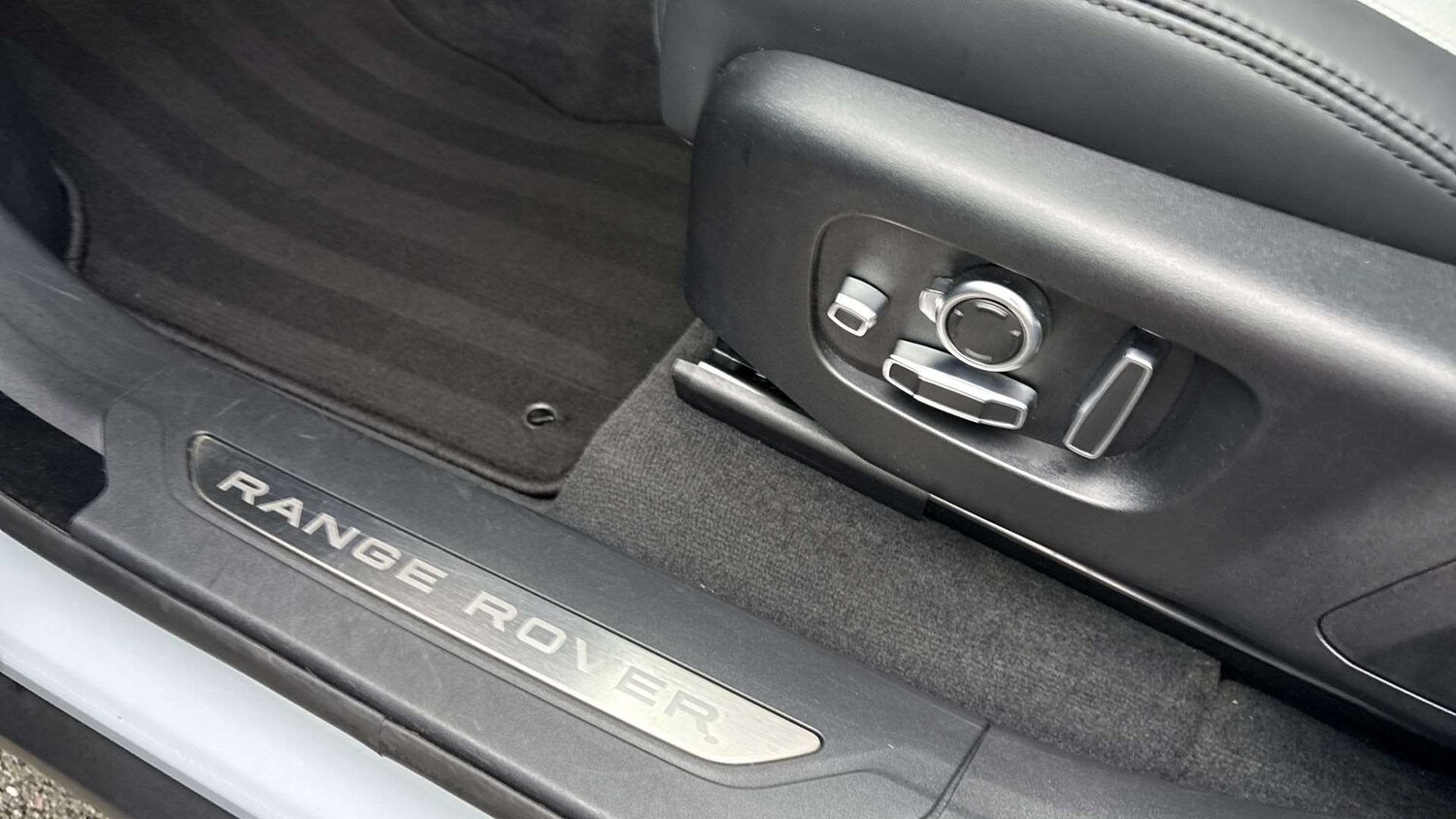 Used Land Rover Range Rover Velar 2024 for sale - 77500439: Photo 35