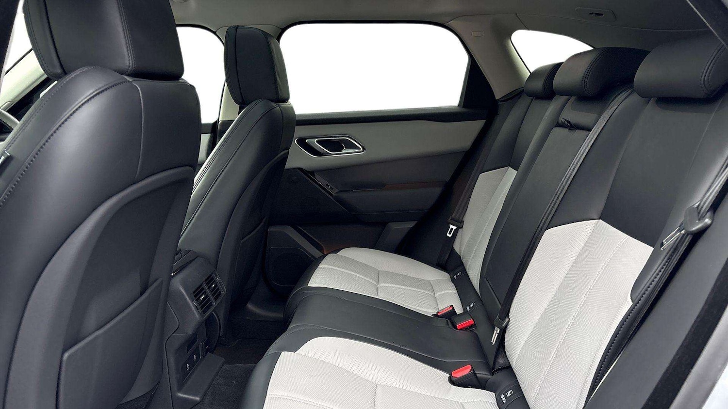 Used Land Rover Range Rover Velar 2024 for sale - 77500439: Photo 4