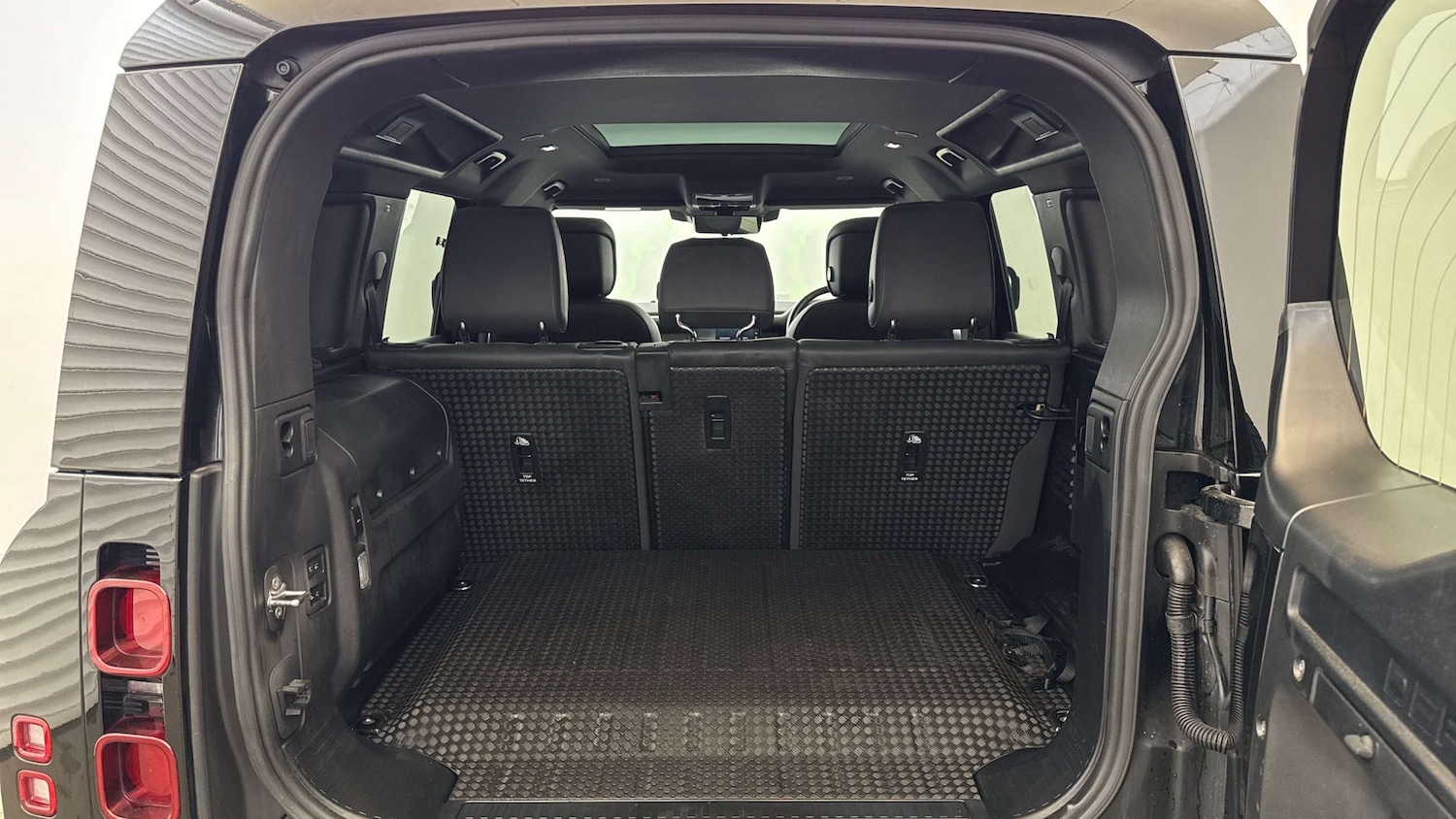 Used Land Rover Defender 2024 for sale - 76460182: Photo 10