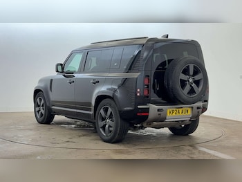 Used Land Rover Defender 2024 for sale - 76460182: Photo