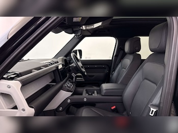 Used Land Rover Defender 2024 for sale - 76460182: Photo