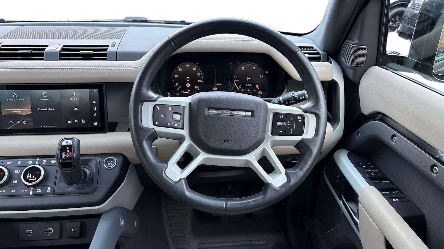 Used Land Rover Defender 2022 for sale - 76789239: Photo 15