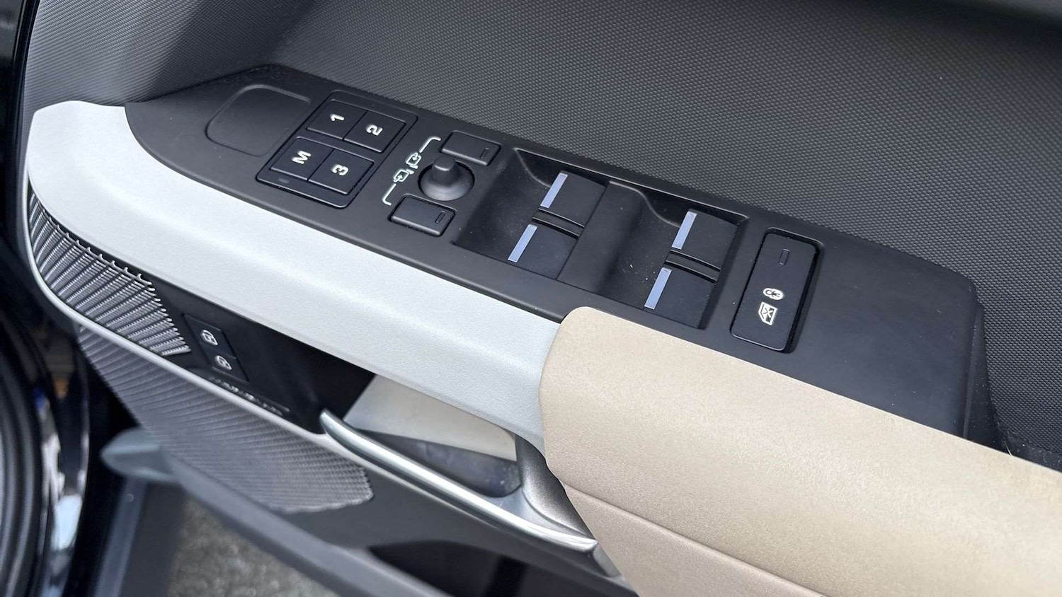 Used Land Rover Defender 2022 for sale - 76789239: Photo 25