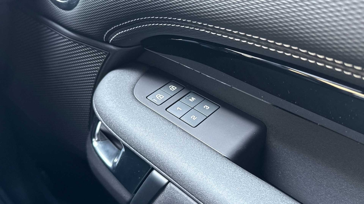 Used Land Rover Discovery 2025 for sale - 77443410: Photo 26