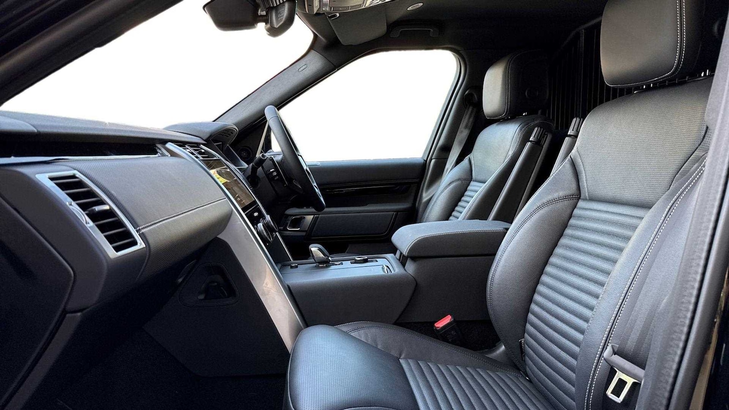 Used Land Rover Discovery 2025 for sale - 77443410: Photo 3