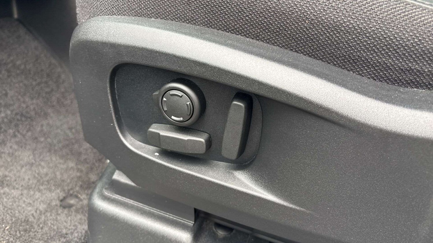 Used Land Rover Defender 2022 for sale - 76587549: Photo 31