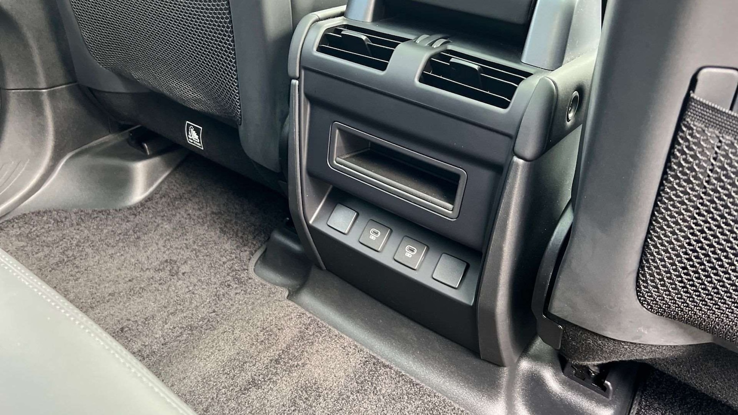 Used Land Rover Defender 2024 for sale - 76460277: Photo 18