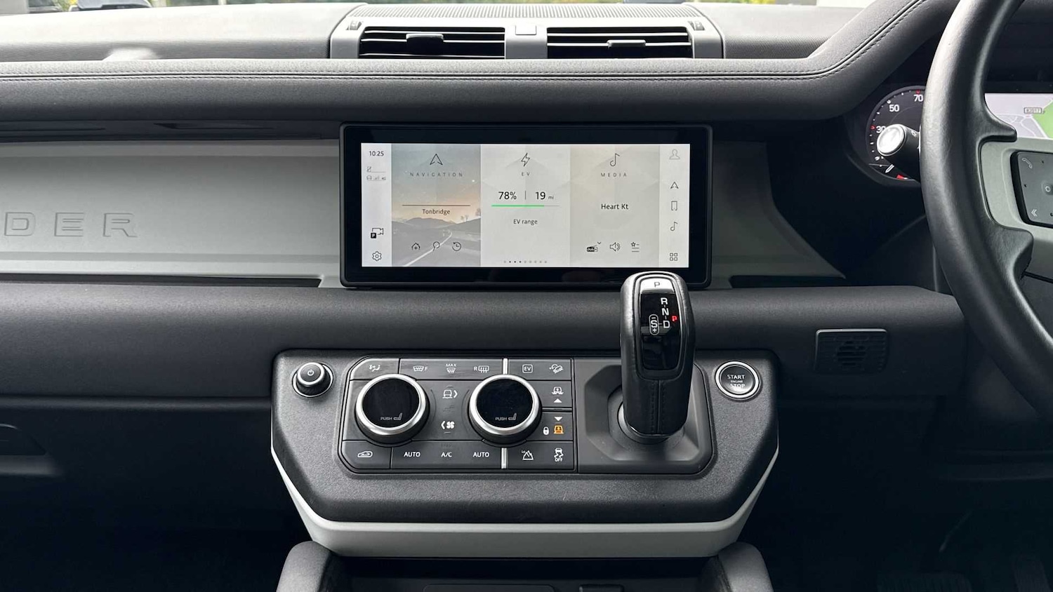 Used Land Rover Defender 2022 for sale - 76460642: Photo 14