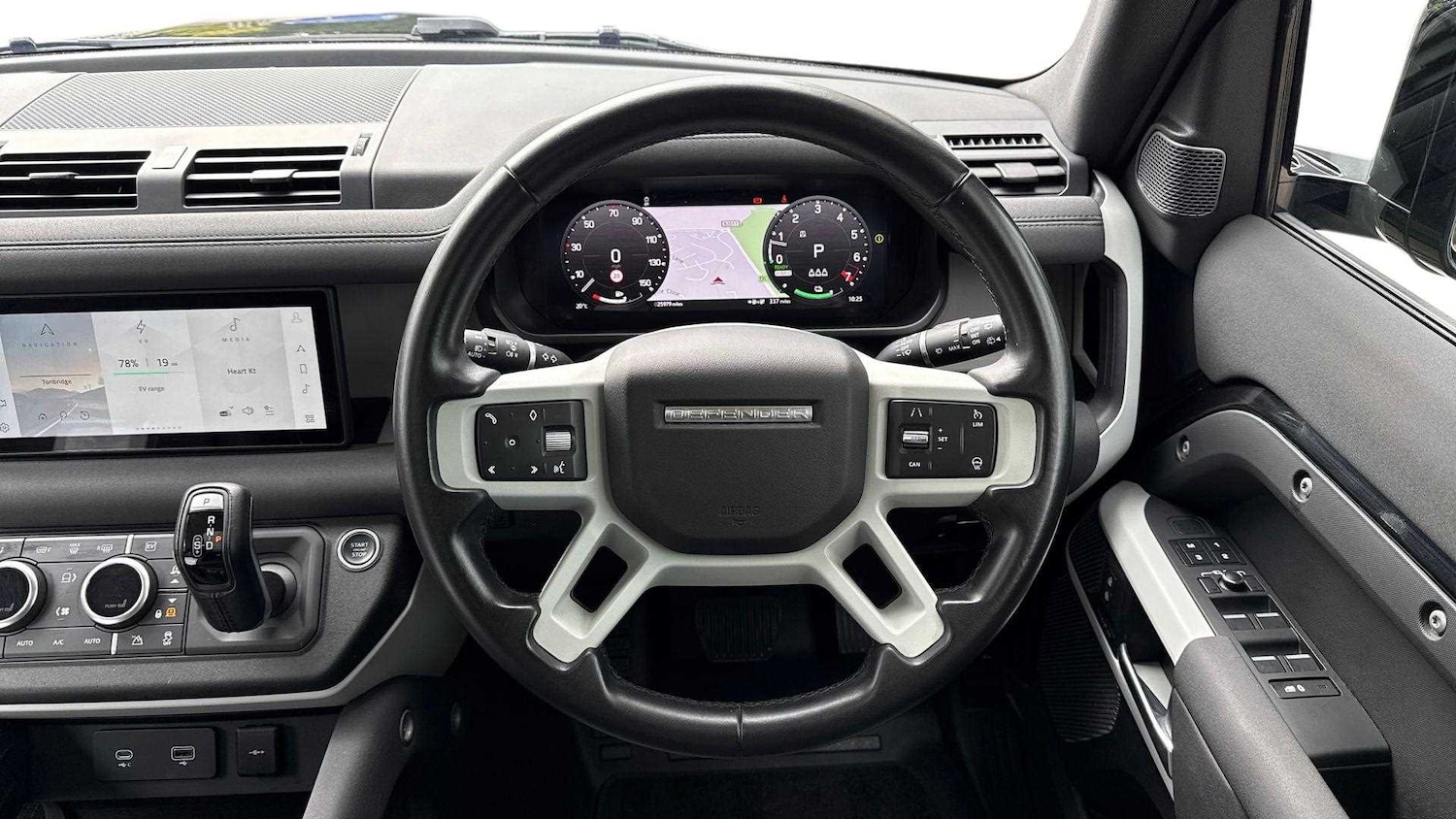 Used Land Rover Defender 2022 for sale - 76460642: Photo 15