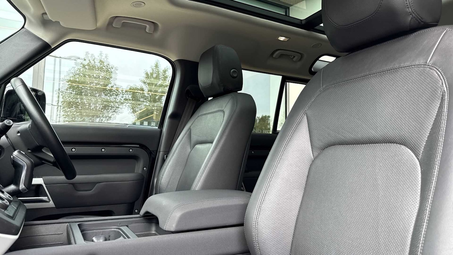 Used Land Rover Defender 2022 for sale - 76460642: Photo 21