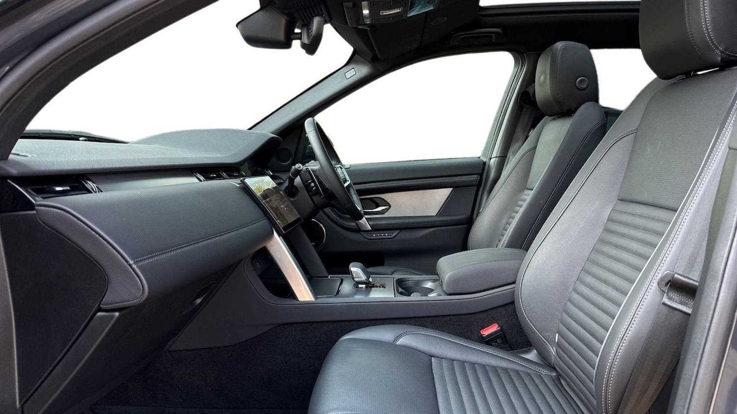 Used Land Rover Discovery Sport 2025 for sale - 76460163: Photo 3