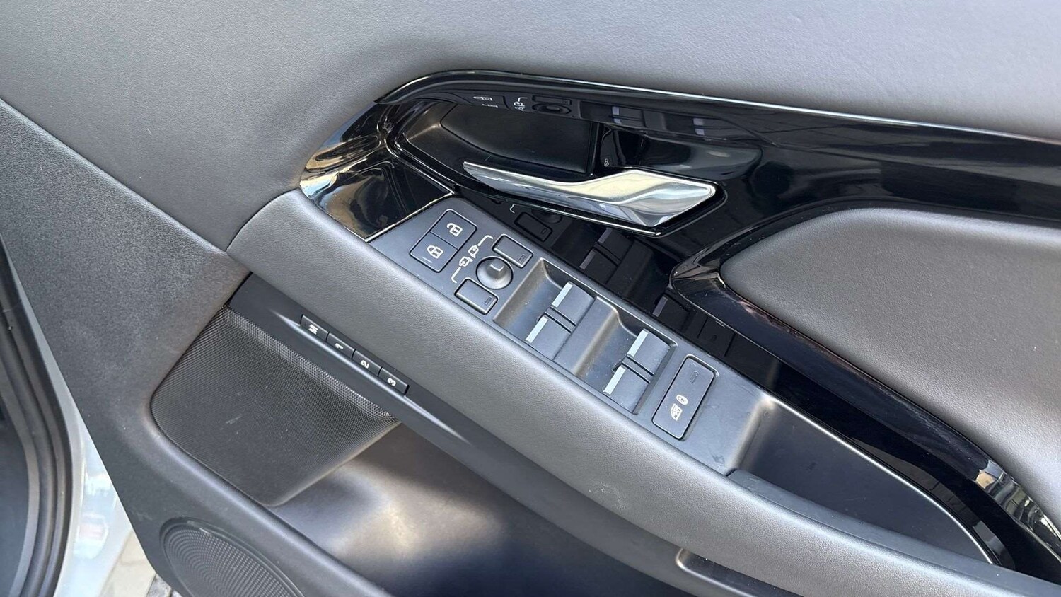 Used Land Rover Range Rover Evoque 2023 for sale - 76955156: Photo 33