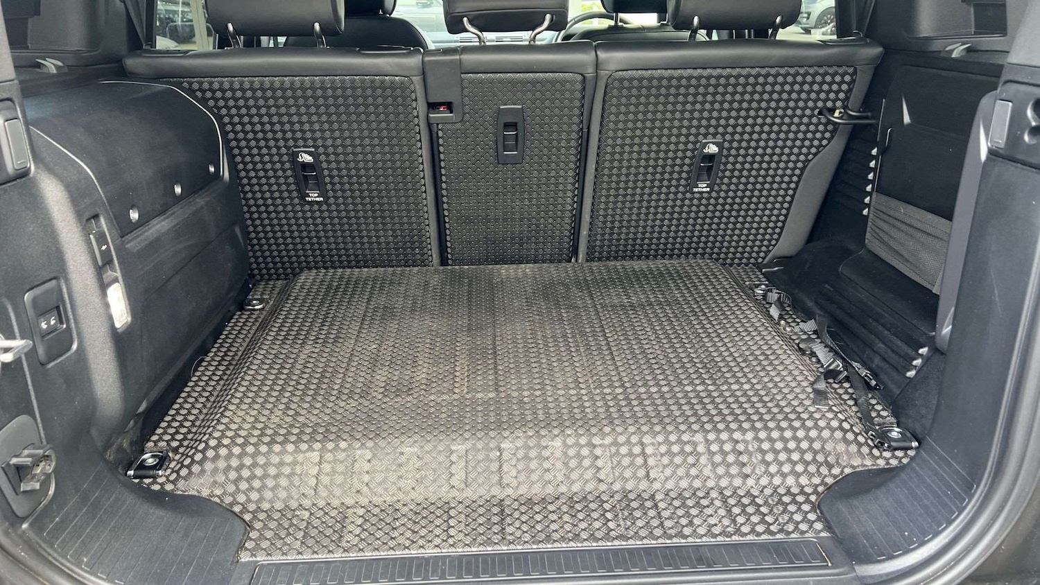 Used Land Rover Defender 2024 for sale - 77500253: Photo 10