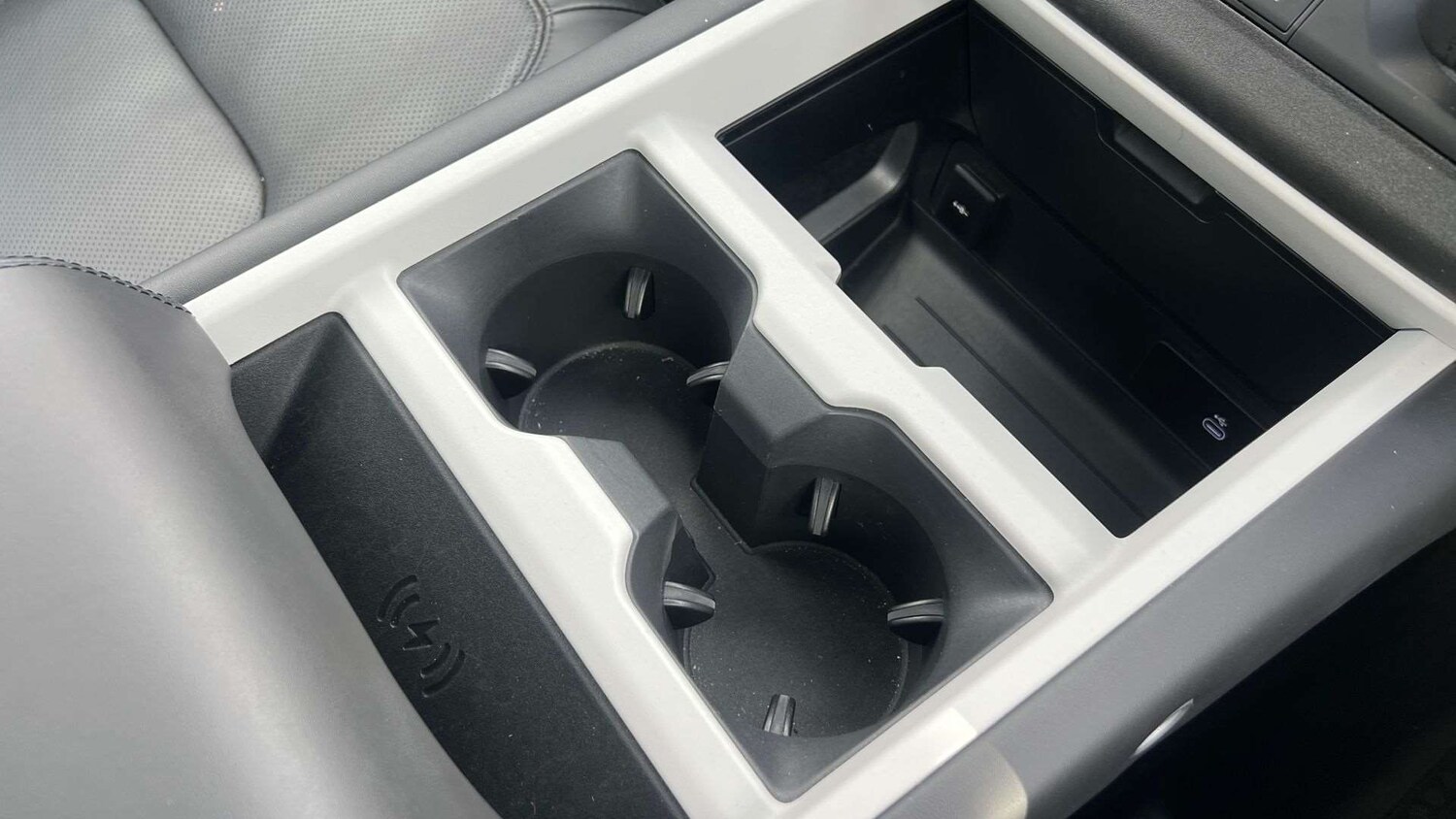 Used Land Rover Defender 2024 for sale - 77500253: Photo 30