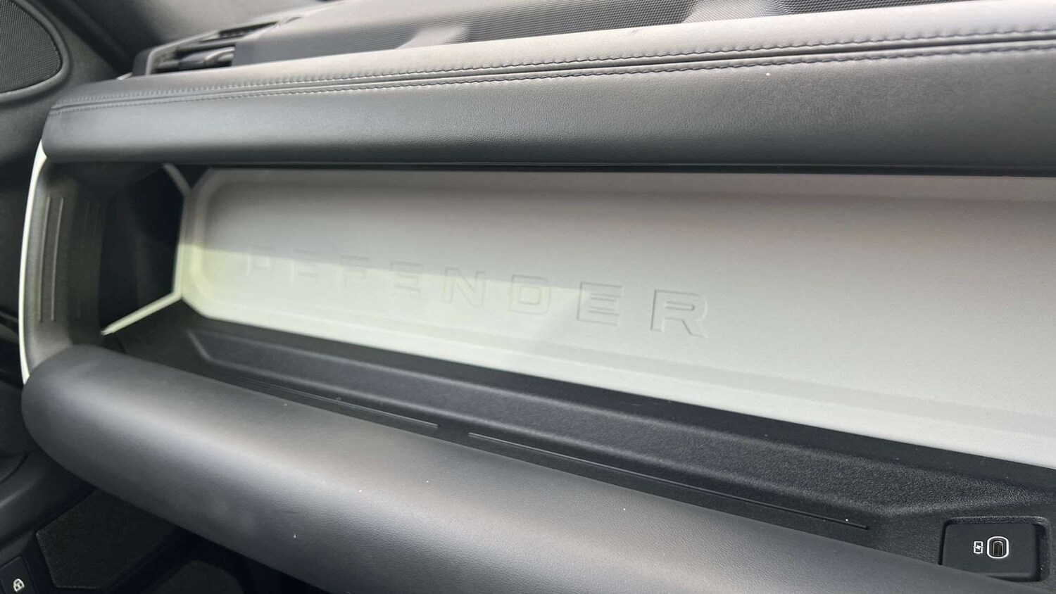 Used Land Rover Defender 2024 for sale - 77500253: Photo 31