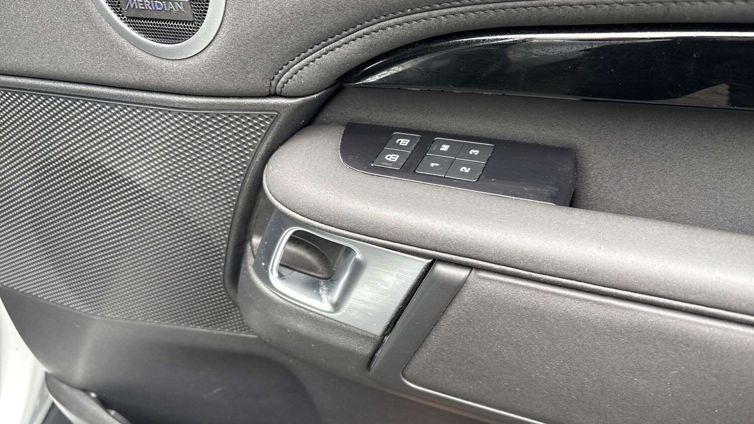 Used Land Rover Discovery 2021 for sale - 77308395: Photo 25