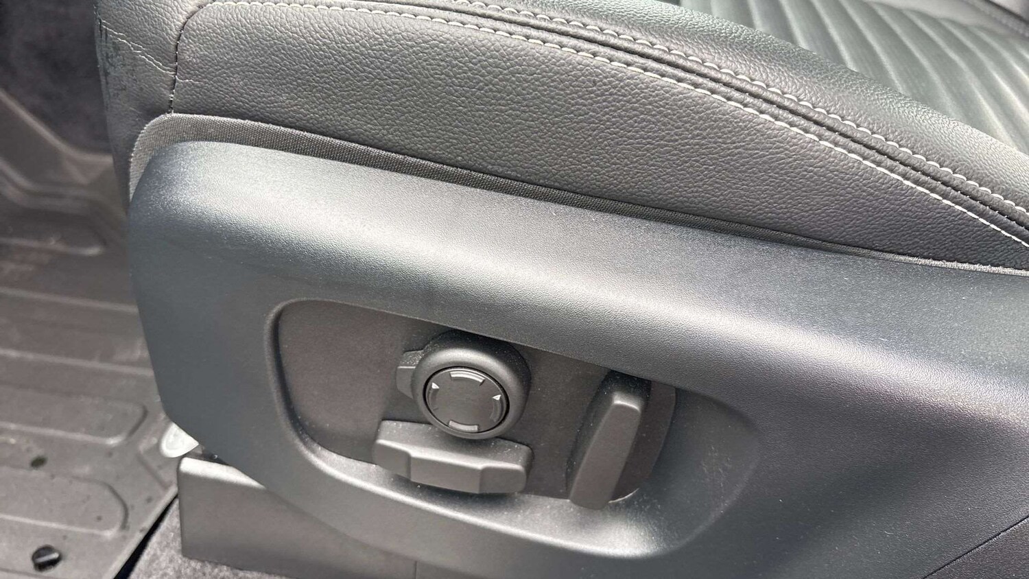 Used Land Rover Discovery 2021 for sale - 77308395: Photo 30