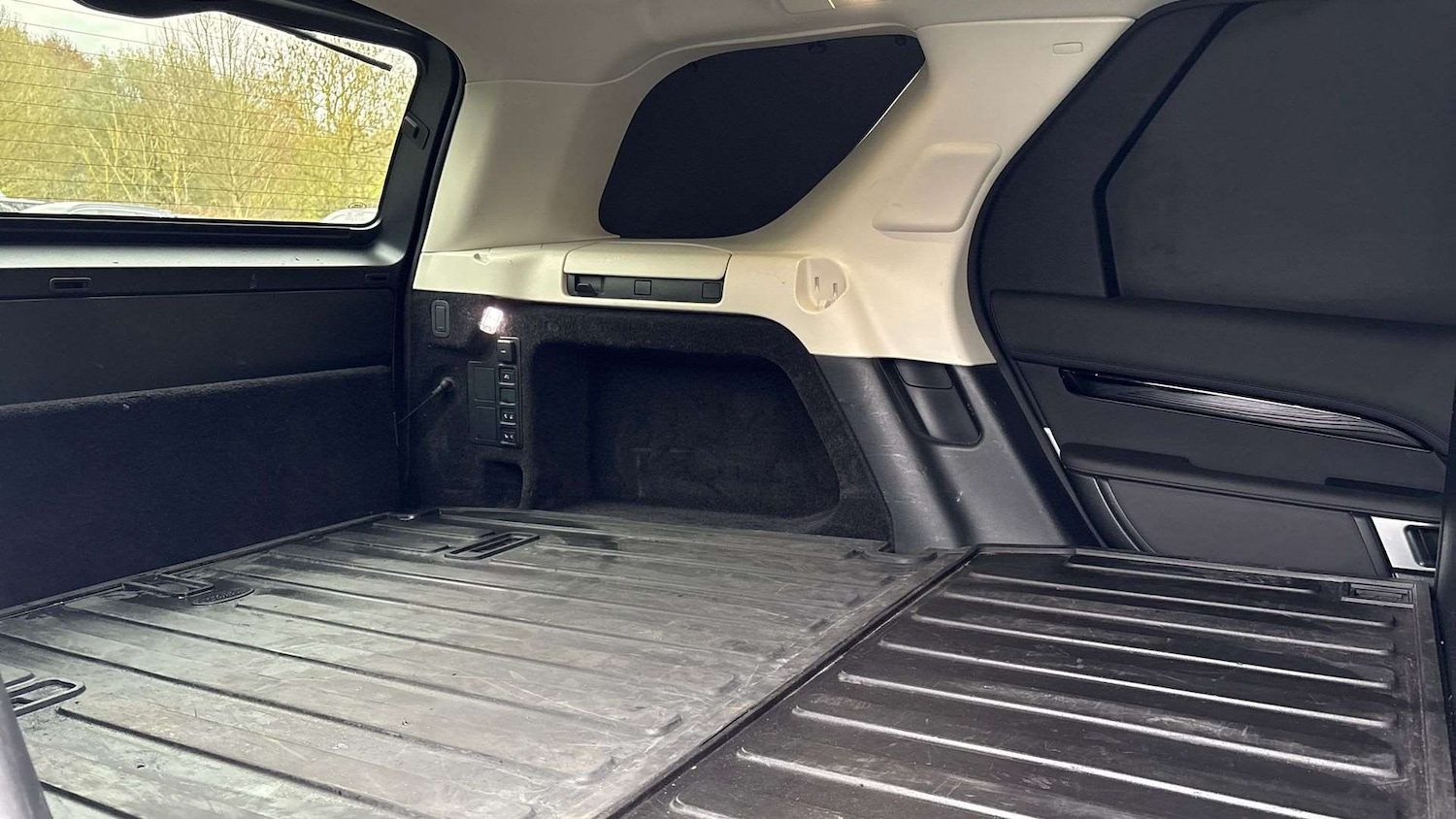 Used Land Rover Discovery 2021 for sale - 77308395: Photo 32