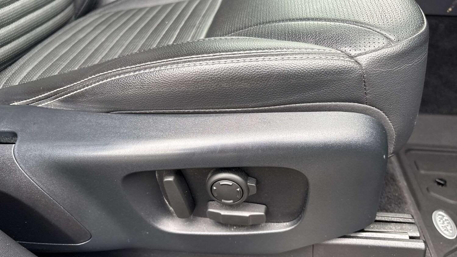 Used Land Rover Discovery 2021 for sale - 77308395: Photo 33