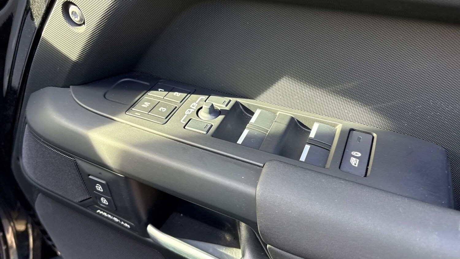 Used Land Rover Defender 2025 for sale - 77526908: Photo 25