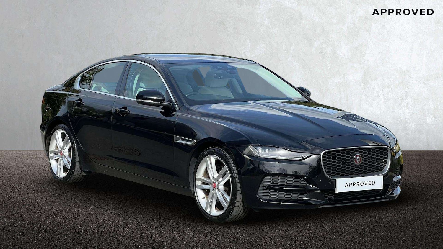Used Jaguar XE 2019 for sale - 76459998: Photo 1