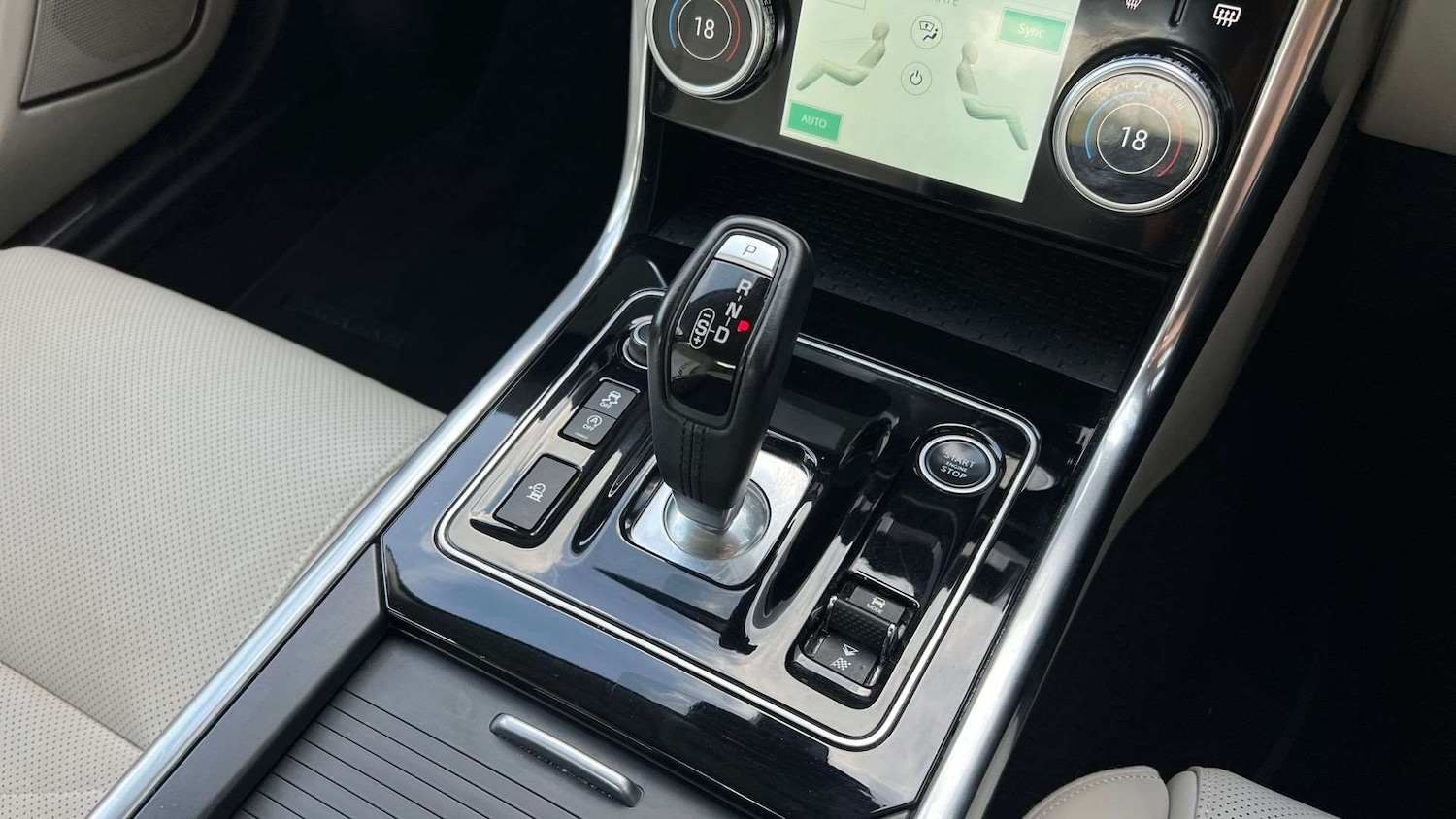 Used Jaguar XE 2019 for sale - 76459998: Photo 13