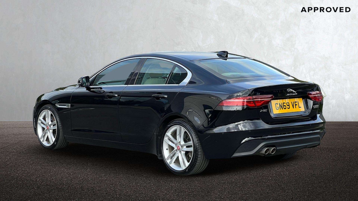 Used Jaguar XE 2019 for sale - 76459998: Photo 2