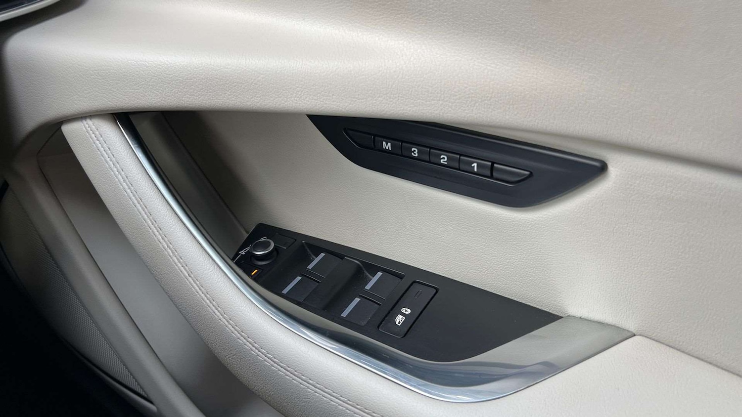 Used Jaguar XE 2019 for sale - 76459998: Photo 22