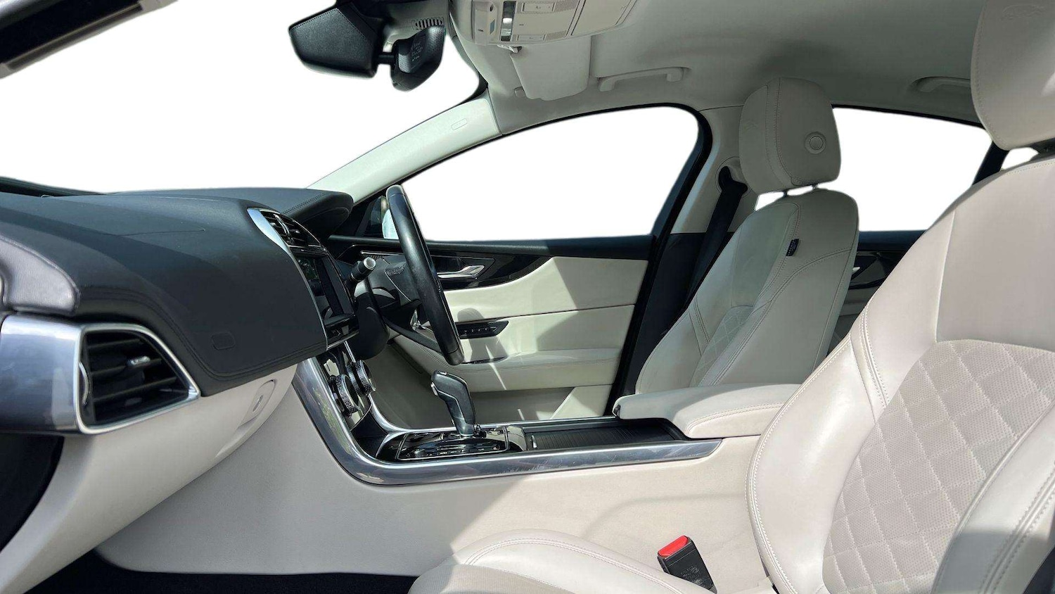 Used Jaguar XE 2019 for sale - 76459998: Photo 3