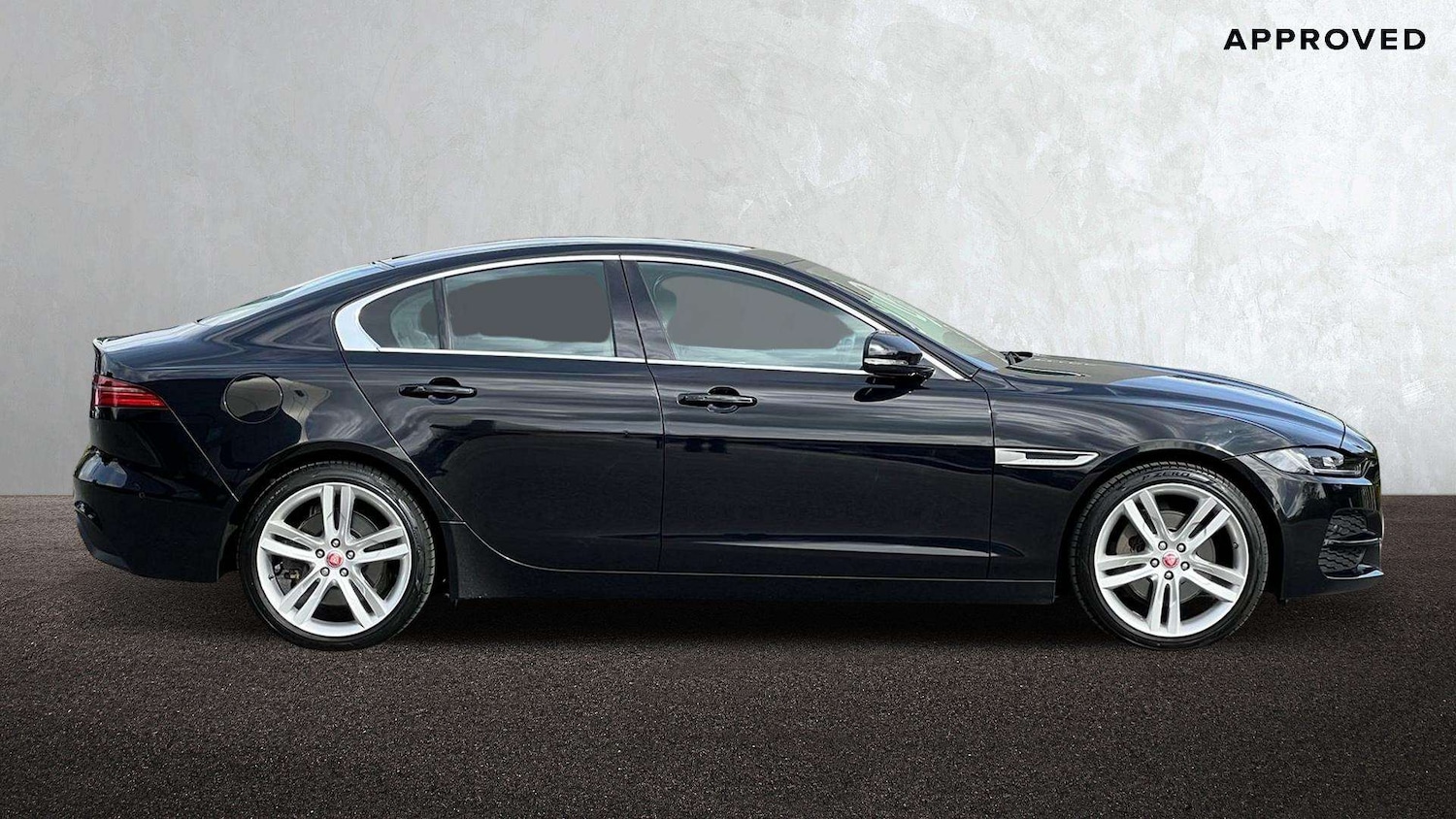 Used Jaguar XE 2019 for sale - 76459998: Photo 5