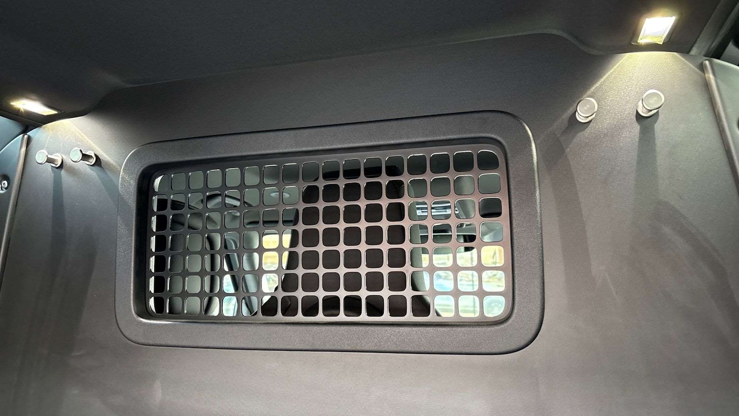 Used Land Rover Defender 90 2024 for sale - 77093458: Photo 18