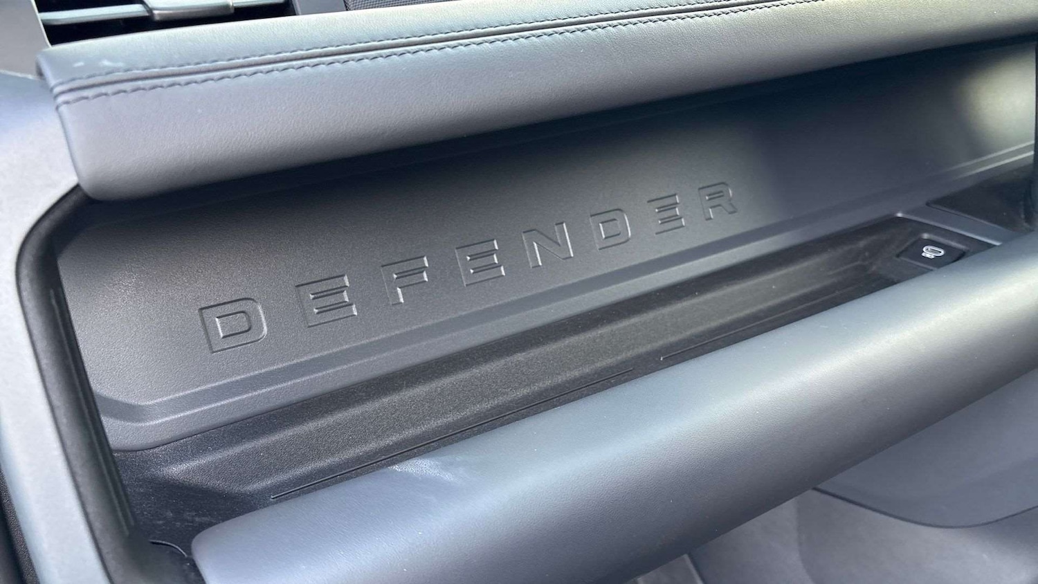 Used Land Rover Defender 90 2024 for sale - 77093458: Photo 30