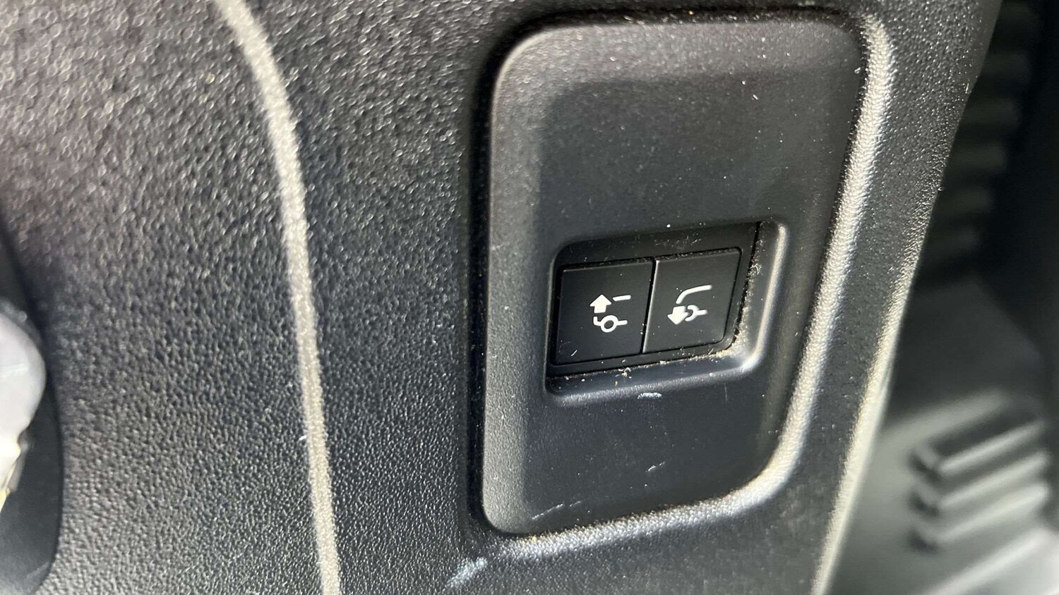 Used Land Rover Defender 2021 for sale - 77500351: Photo 27