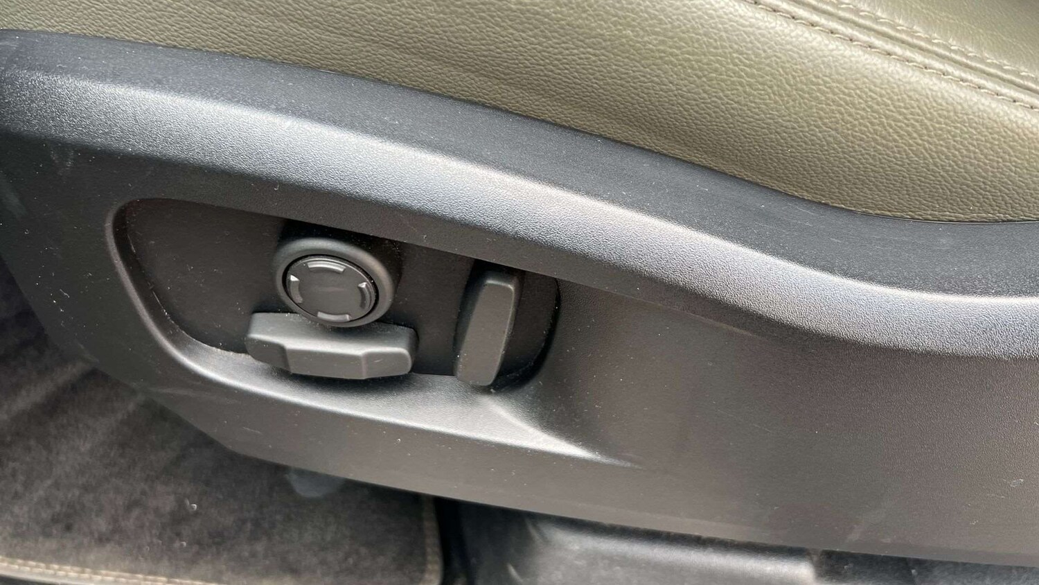 Used Land Rover Defender 2021 for sale - 77500351: Photo 30