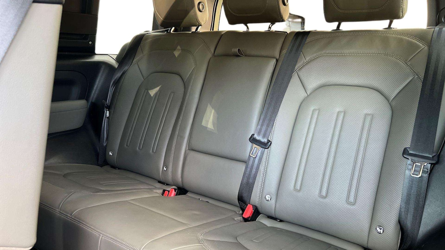 Used Land Rover Defender 2021 for sale - 77500351: Photo 4