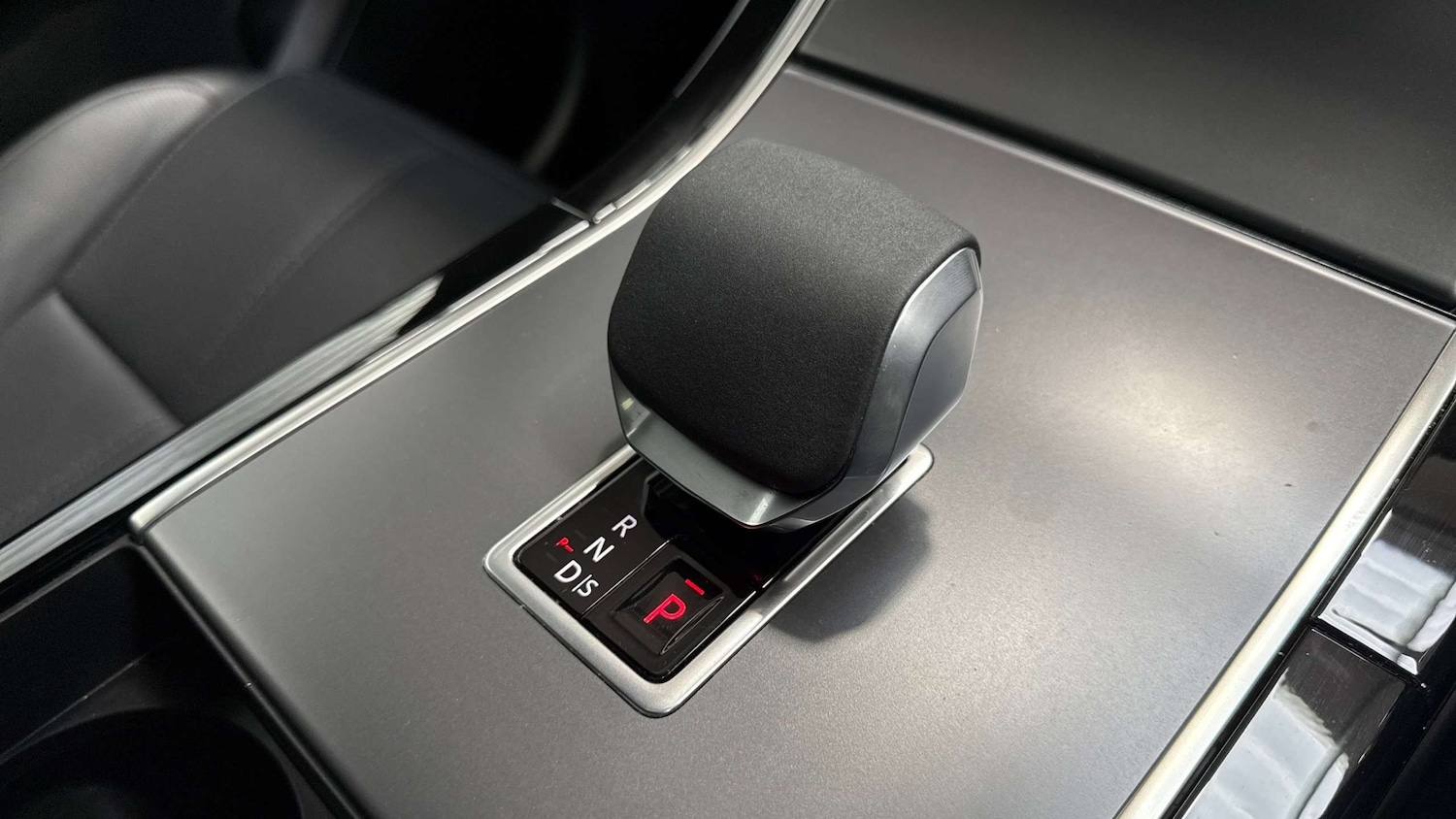 Used Land Rover Range Rover Velar 2024 for sale - 76460494: Photo 13