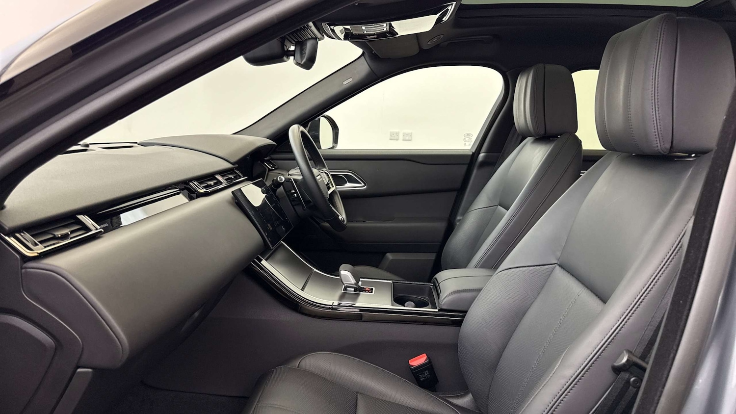 Used Land Rover Range Rover Velar 2024 for sale - 76460494: Photo 3