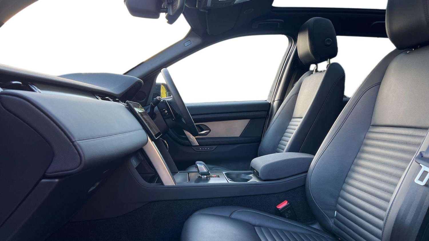 Used Land Rover Discovery Sport 2025 for sale - 78037388: Photo 3