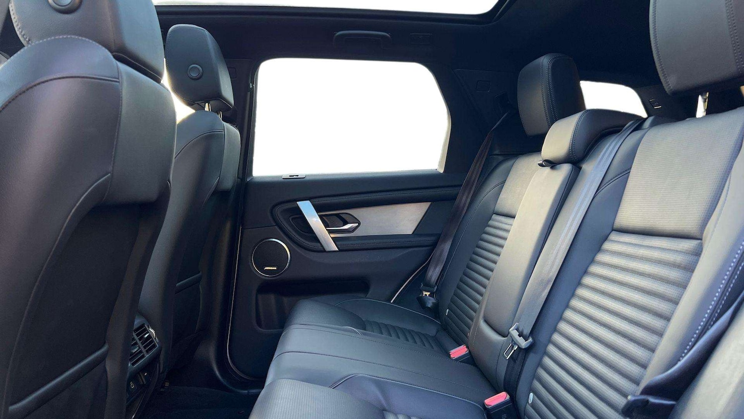 Used Land Rover Discovery Sport 2025 for sale - 78037388: Photo 4